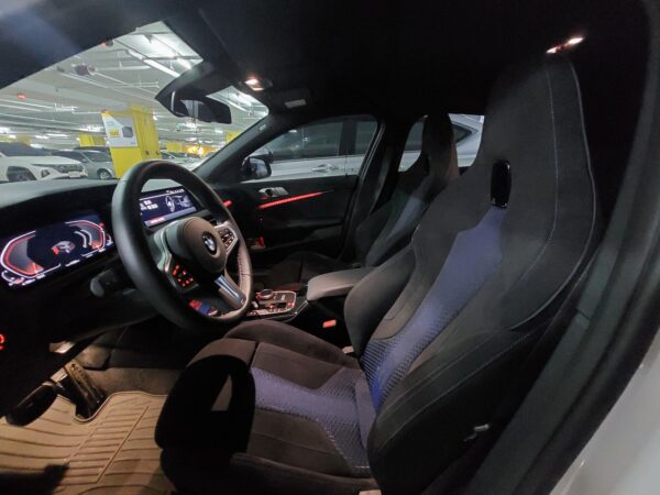 2021 BMW 118i M Sport-前座