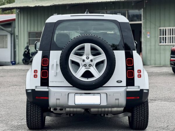 2023年式 Land Rover Defender 110 D300 柴油-車尾