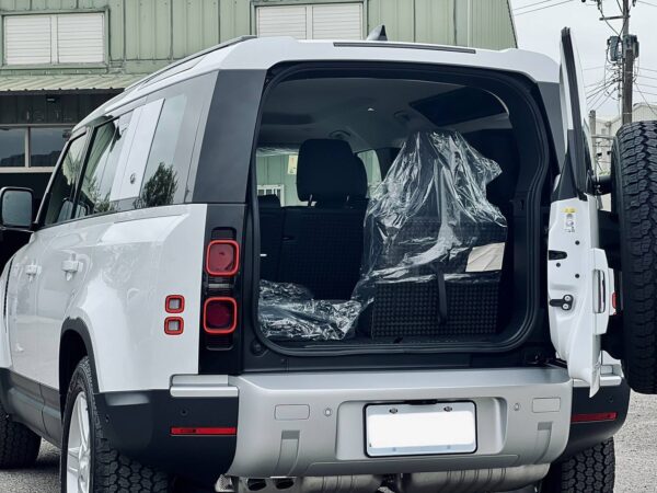 2023年式 Land Rover Defender 110 D300 柴油-行李空間