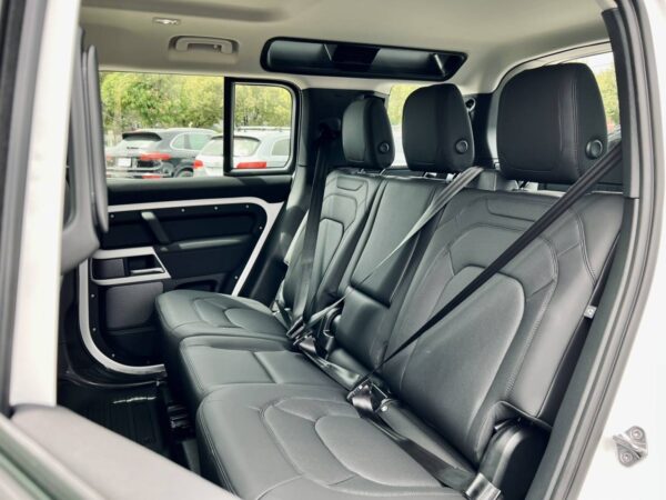 2023年式 Land Rover Defender 110 D300 柴油-後座
