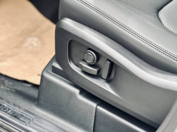 2023年式 Land Rover Defender 110 D300 柴油-安全帶