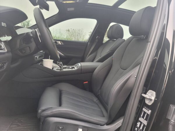 2021-2022 BMW X6 40i M Sport-駕駛座01