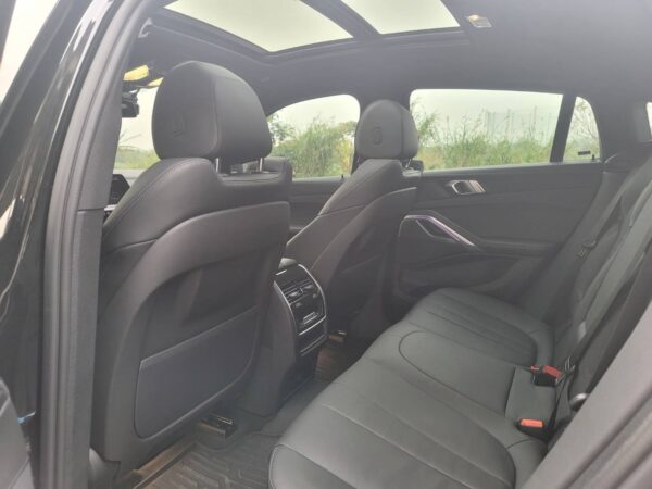 2021-2022 BMW X6 40i M Sport-後座