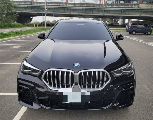 2021-2022 BMW X6 40i M Sport-車頭